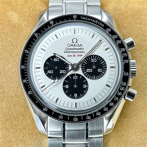 omega speedmaster panda apollo.